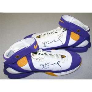  Kobe Bryant Signed Pair Of Game Worn Nike Shoes Lakers 