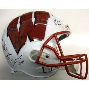   Wisconsin Badgers Team Signed Full Size Helmet Coa