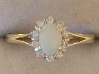 9CT GOLD DIAMOND OPAL CLUSTER RING  