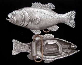great looking highly detailed three dimensional bass belt buckle the 