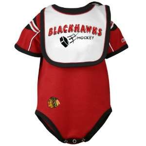   Blackhawks Newborn Red Mesh Bib & Booties Set