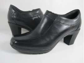 Womens Clarks Loving Shoes Size 10 M   New w/o Box  