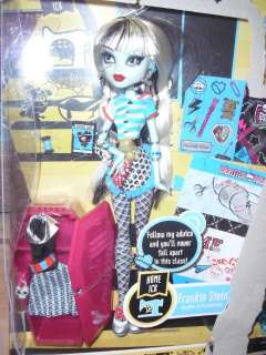 MONSTER HIGH FRANKIE STEIN, HOME ICK , DOLL , ADORABLE!!!!!  