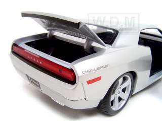Brand new 1:18 scale diecast 2006 Dodge Challenger Concept by Maisto.