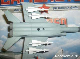   MiG 25 P Soviet Airplane Diecast model & 6 Magazine De Agostini  