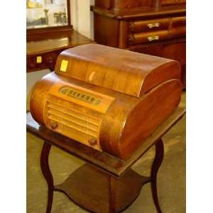Eletromatic Radio & Record Changer in Walnut Bentwood Cabinet  