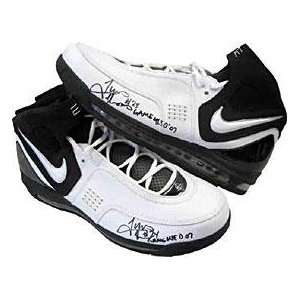  Tyrus Thomas Autographed 2007 Game Used Black / White Shoes   NBA 