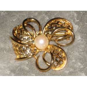 Vintage Richelieu Gold Tone Shamrock Bow w/ Faux Pearl 2 Inch Brooch 