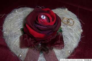 dicker rose mit glitzerstein ringe und schoener schleife einfach 