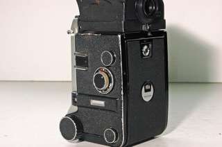 Mamiya Professional C330 TLR camera body w prism finder  