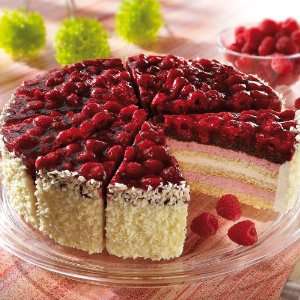 TTS Himbeer Joghurt Sahne Torte; 2100 g, In 12 Stücke geschnitten 