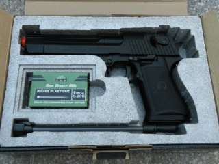   automatic firing powered by gas capacity 25 rounds 380 fps using 20g