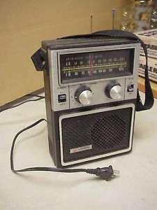 Vintage Windsor AM FM Portable Radio model #2251  