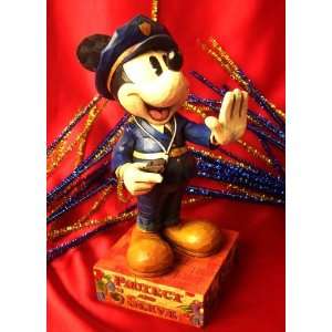  Disneys Mickey Mouse Protect & Serve: Home & Kitchen